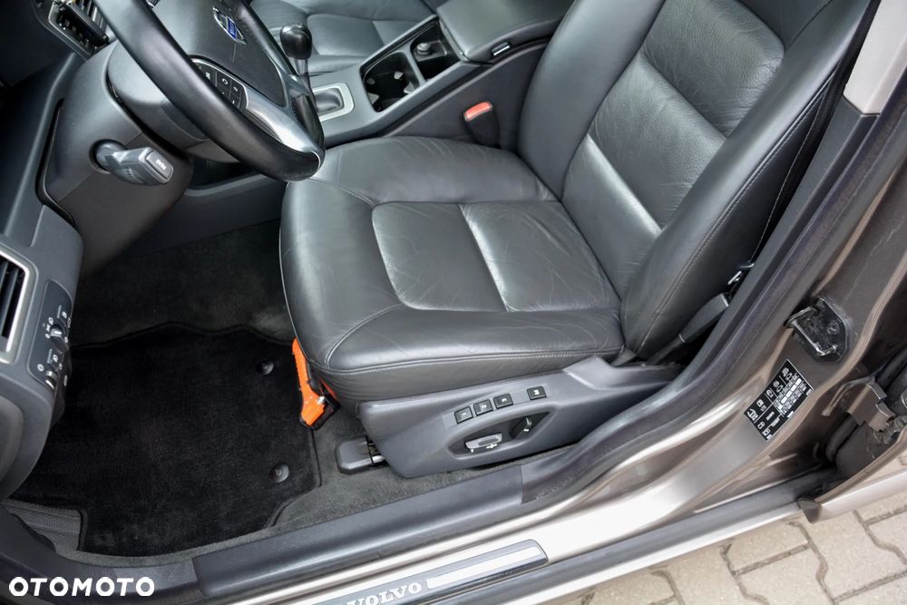 Volvo V70 2.0D Momentum - 25