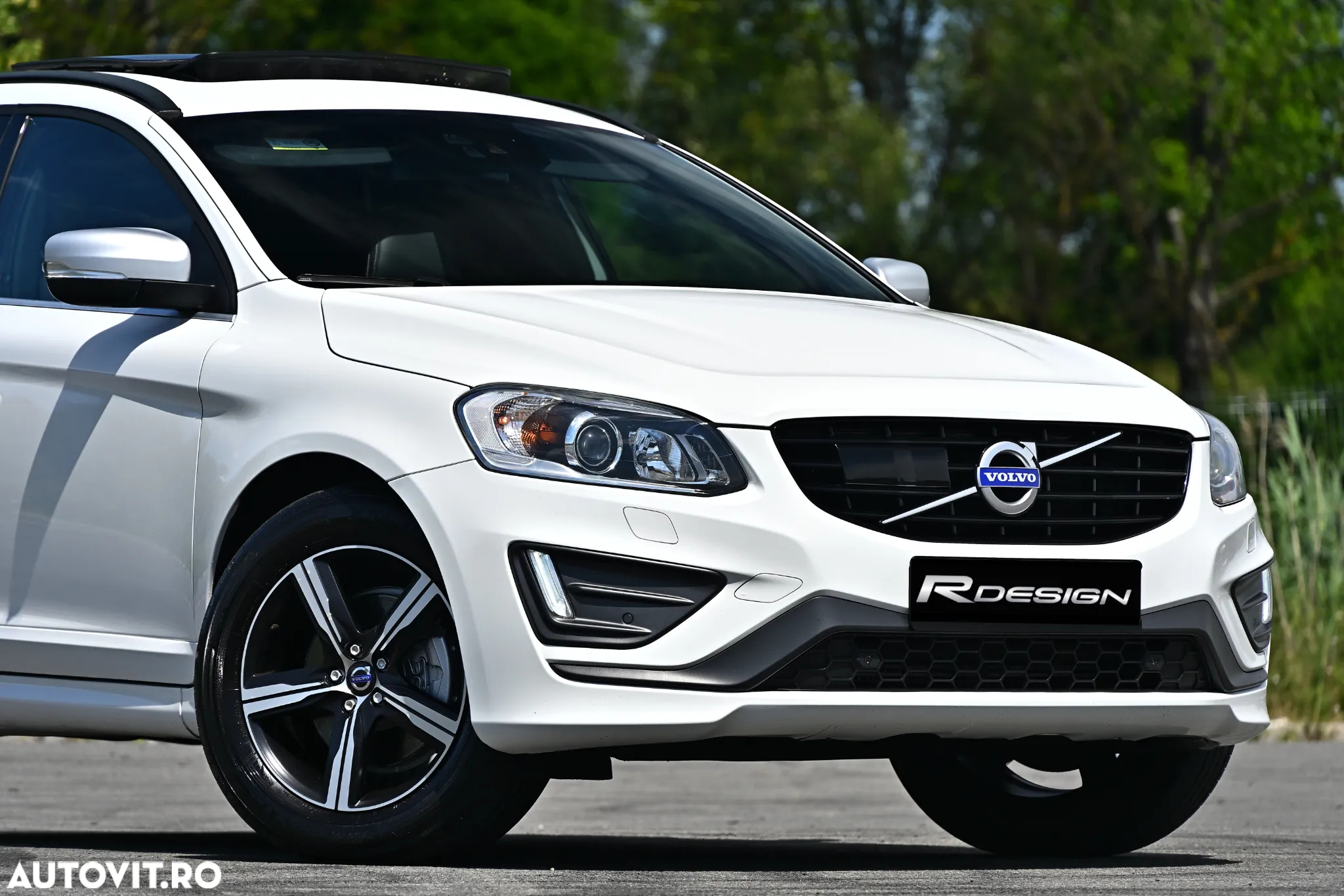 Volvo XC 60 D5AWD R-Design - 40
