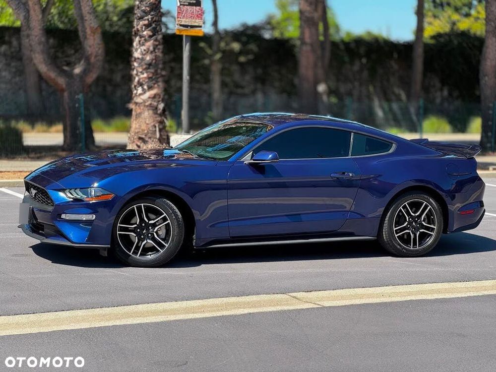 Ford Mustang - 4