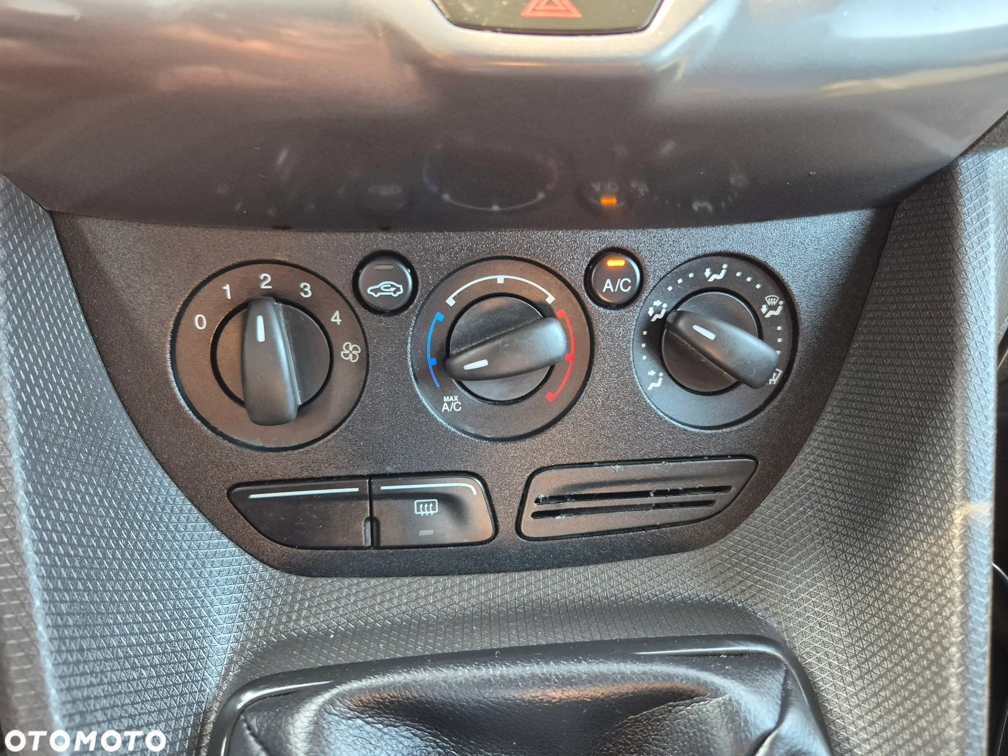 Ford Transit Connect - 19