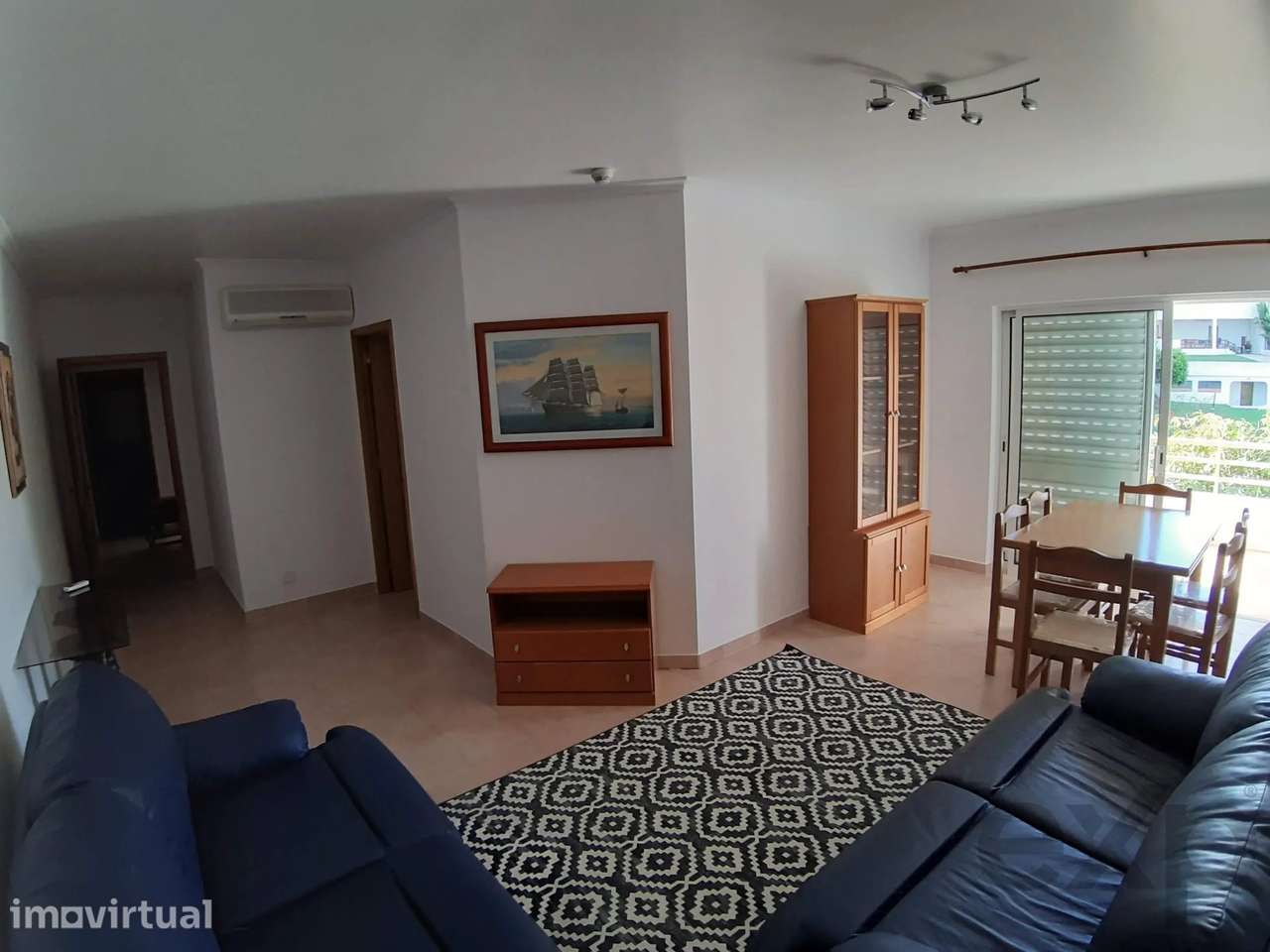 Apartamento com dois quartos na configuração atual, piscina e garagem - Grande imagem: 3/14