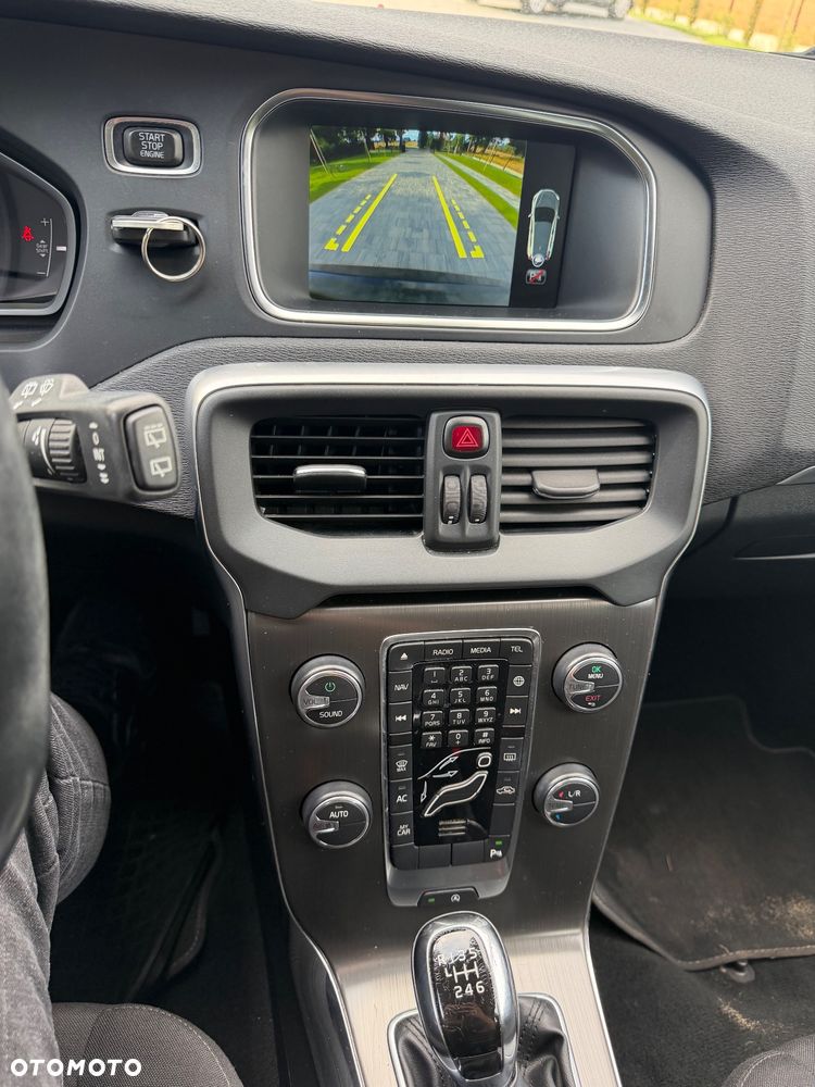 Volvo V40 D2 - 10