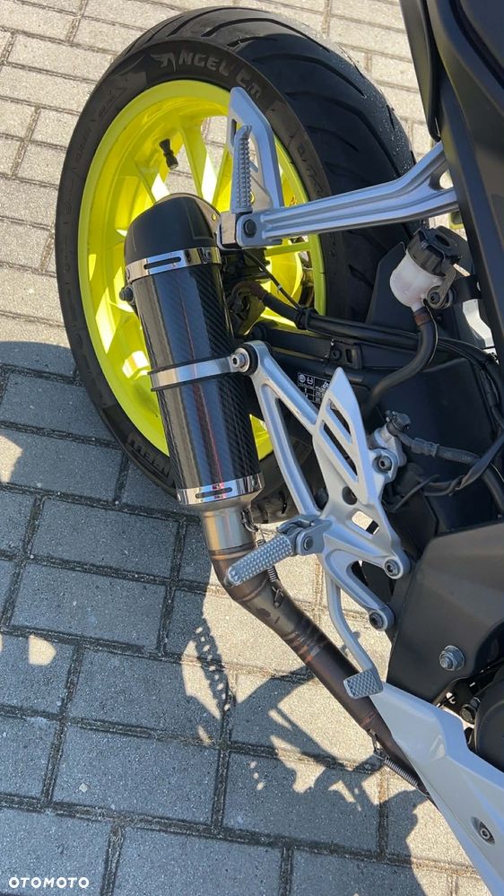 Yamaha YZF - 9