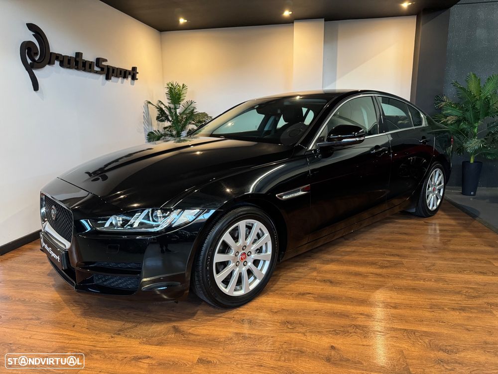 Jaguar XE 2.0 D R-Dynamic HSE - 4