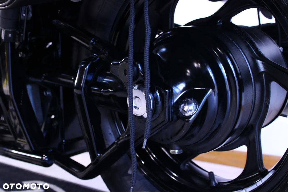 Suzuki Intruder - 30