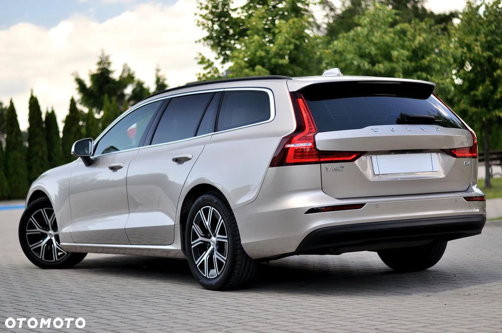 Volvo V60 B4 D Momentum Pro - 4