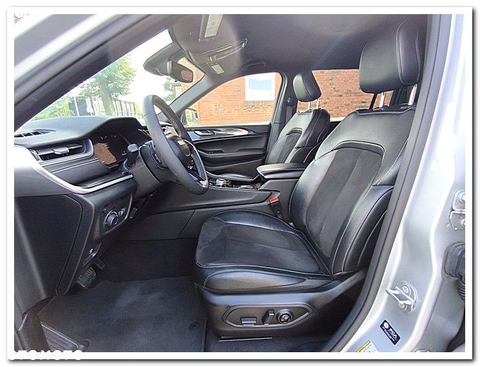 Jeep Grand Cherokee - 28