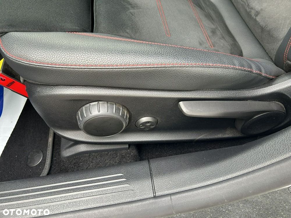 Mercedes-Benz CLA - 16