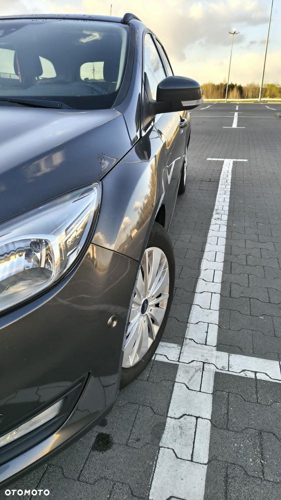 Ford Focus SW 1.5 TDCi SYNC Edition ASS PowerShift - 4