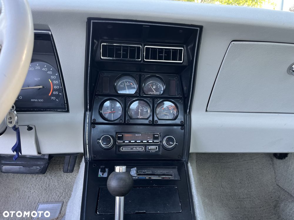Chevrolet Corvette - 12