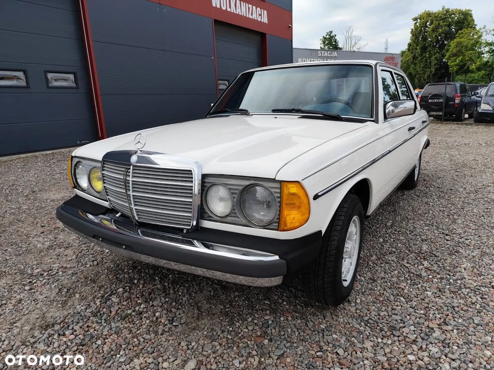 Mercedes-Benz W123 - 1