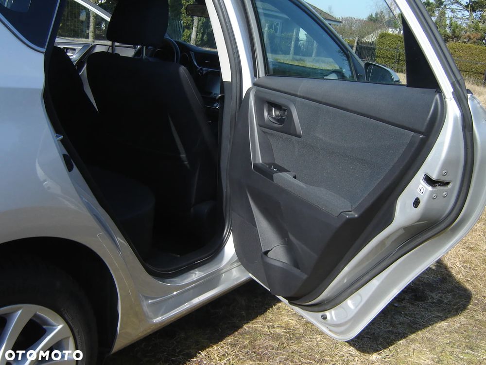 Toyota Auris 1.6 Premium - 28