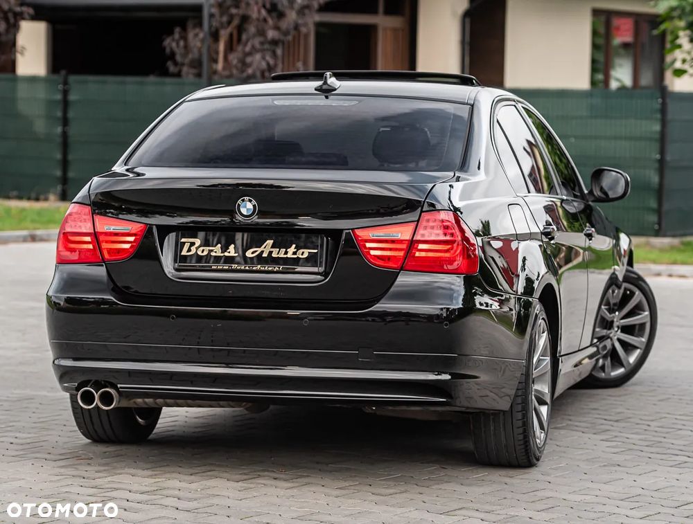 BMW Seria 3 325d DPF Touring - 12