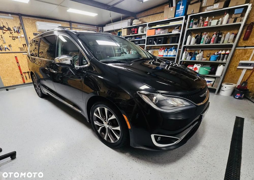 Chrysler Pacifica - 2
