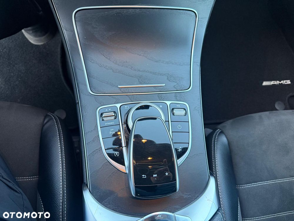 Mercedes-Benz Klasa C 200 9G-TRONIC AMG Line - 24