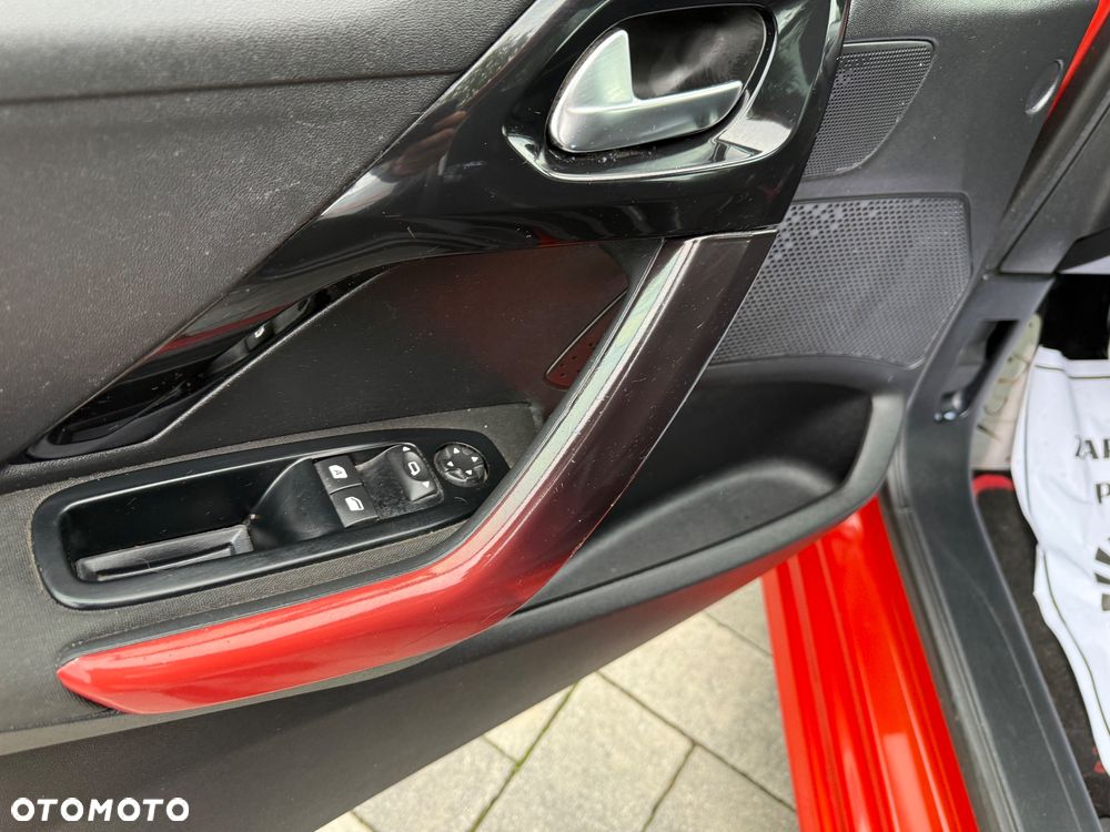 Peugeot 208 - 25