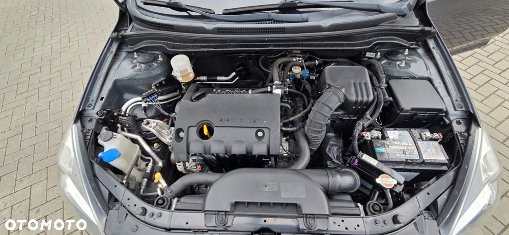 Kia Ceed 1.4 CVVT Dream-Team Edition - 38