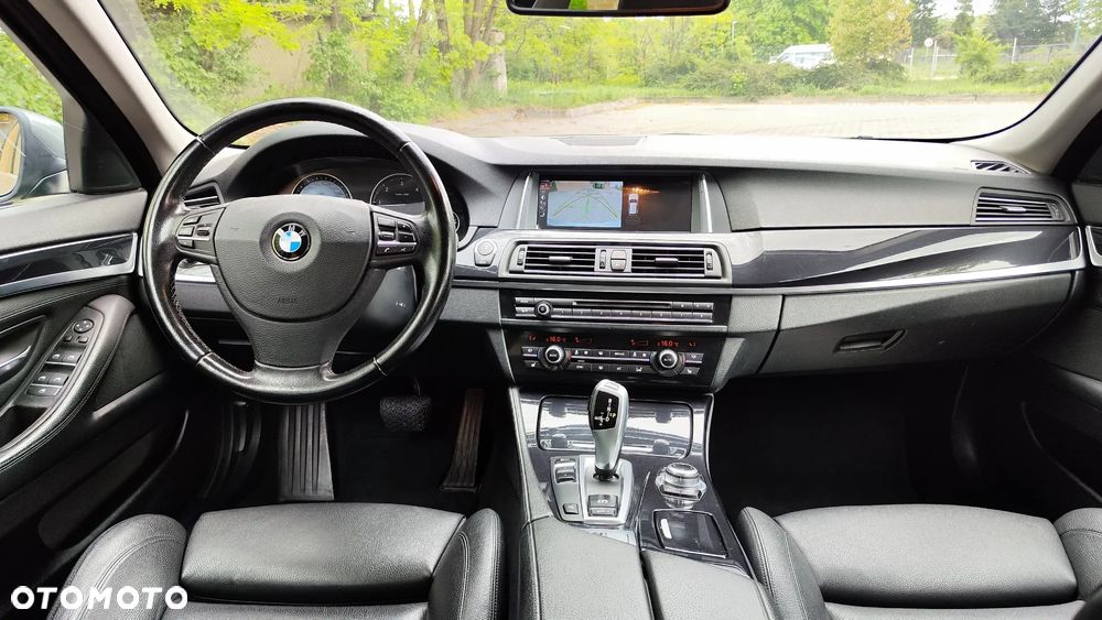BMW Seria 5 520d - 32