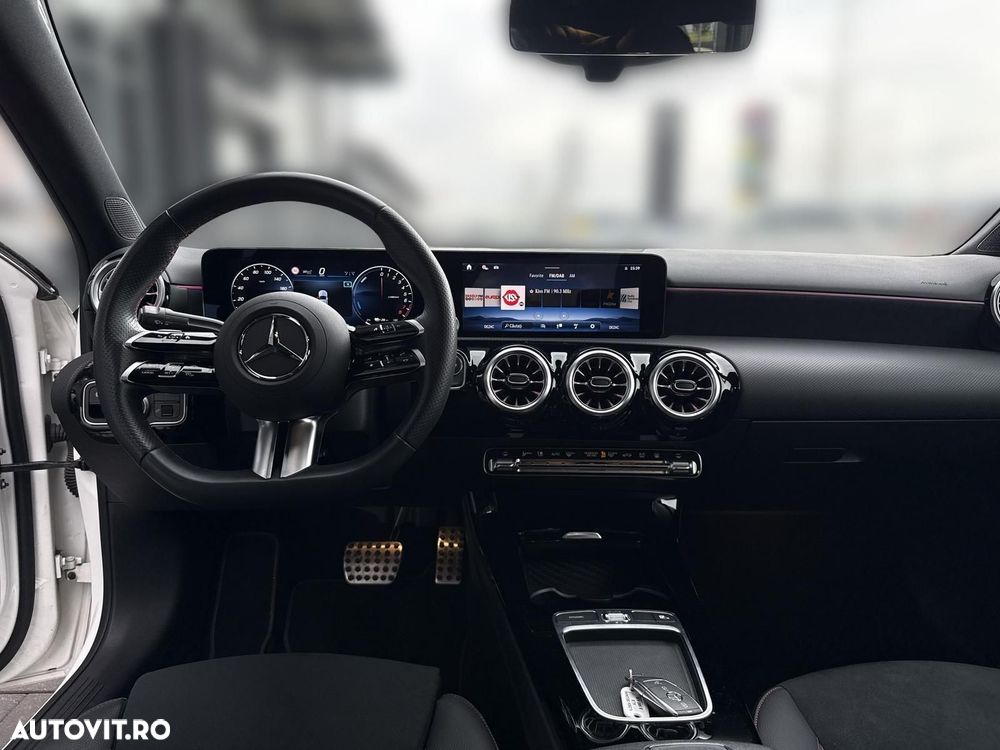 Mercedes-Benz A 250 e Sedan Aut. - 13
