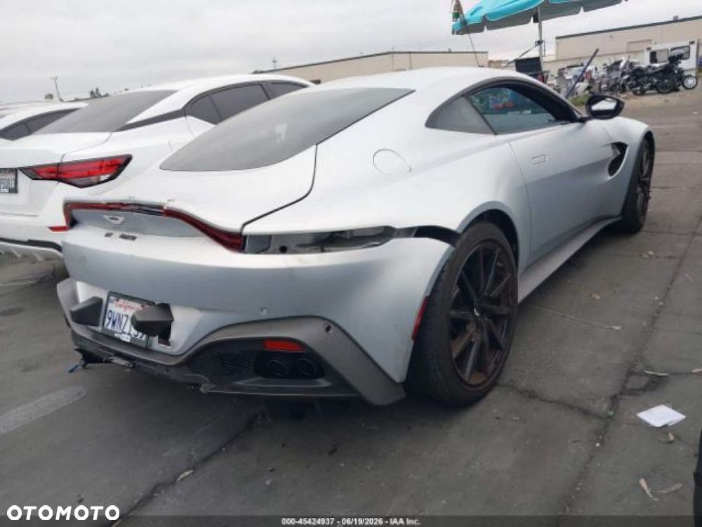 Aston Martin Vantage - 3