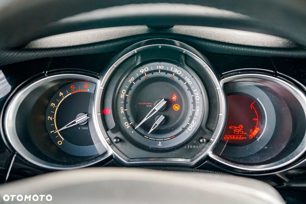 Citroën DS3 1.6 HDi SportChic - 28