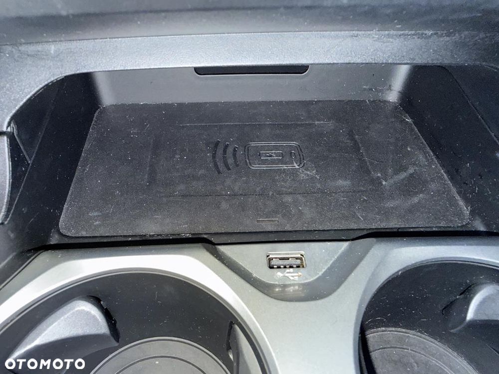 BMW Seria 8 - 29