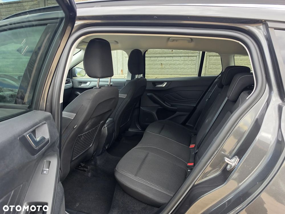 Ford Focus SW 1.0 EcoBoost S&S COOL&CONNECT - 18