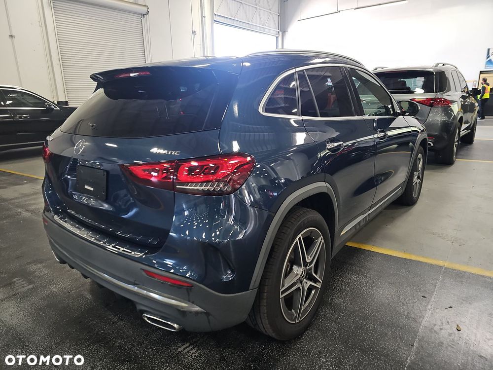 Mercedes-Benz GLA 250 4-Matic - 4