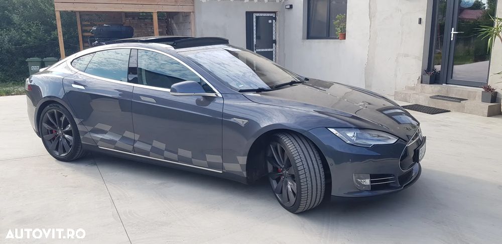 Tesla Model S Dual Motor Allradantrieb Performance - 12