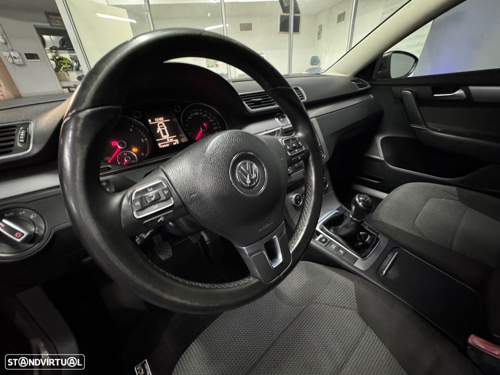 VW Passat Variant 1.6 TDI BlueMotion Highline - 29