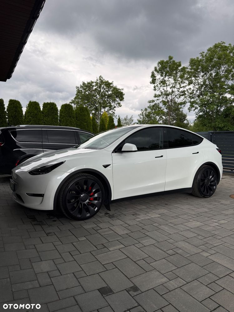 Tesla Model Y Performance AWD - 11