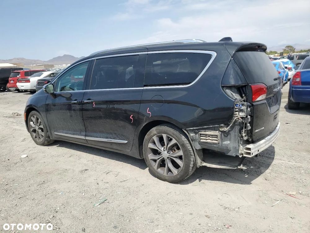 Chrysler Pacifica - 3