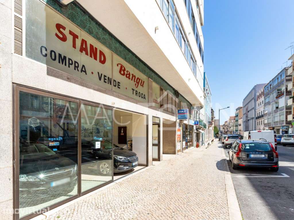 Trespasse de Stand de Automóveis e Motos com 50 Anos de Tradição - Grande imagem: 3/25