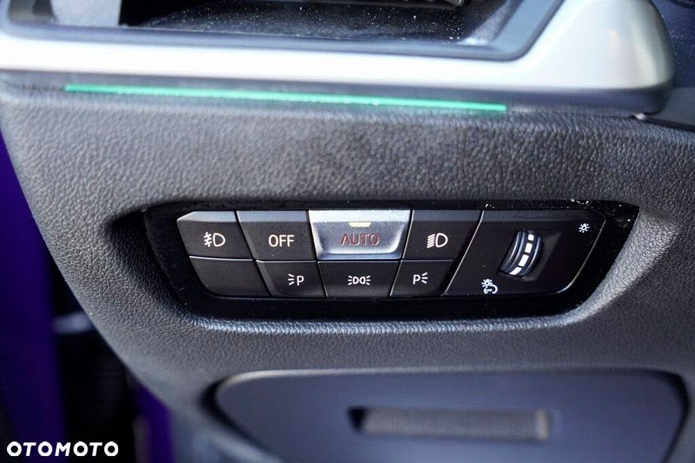 BMW Seria 3 330i M Sport - 29