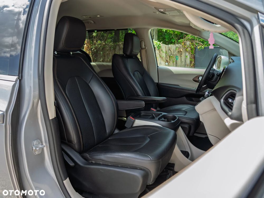 Chrysler Pacifica - 13
