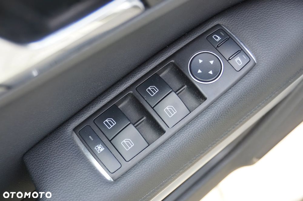 Mercedes-Benz Klasa E 220 CDI DPF BlueEFFICIENCY Automatik Avantgarde - 23