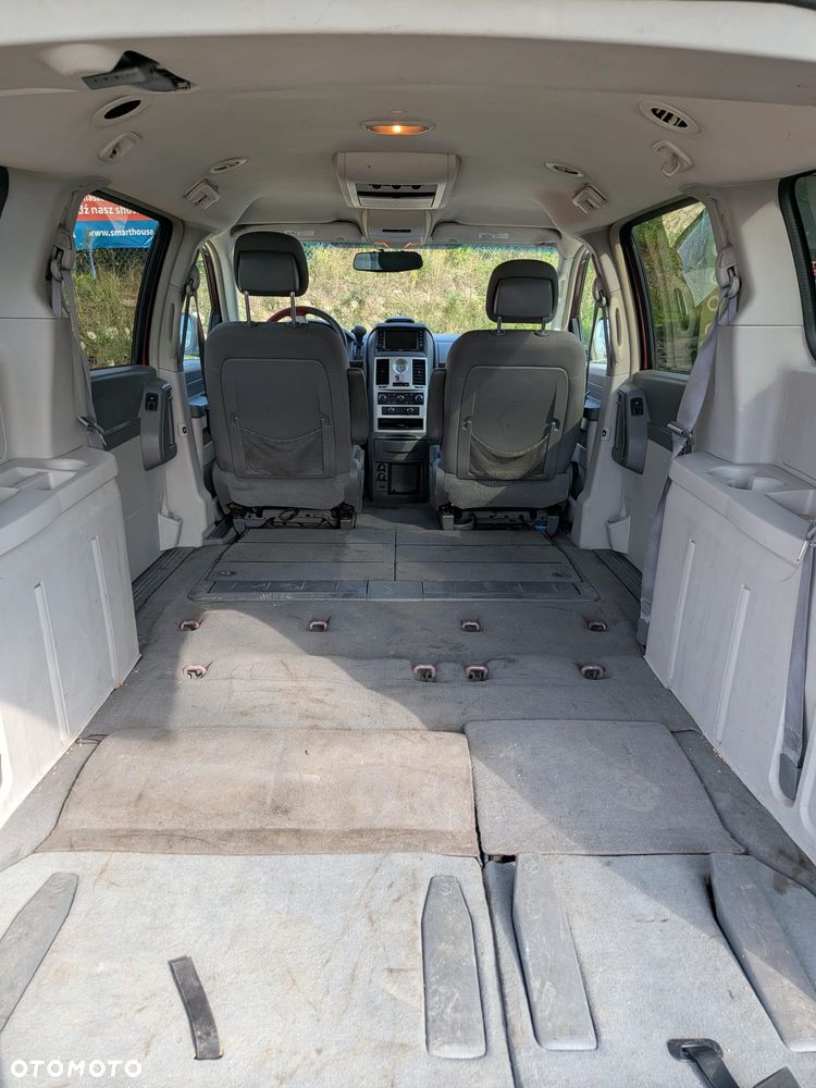 Chrysler Town & Country - 19