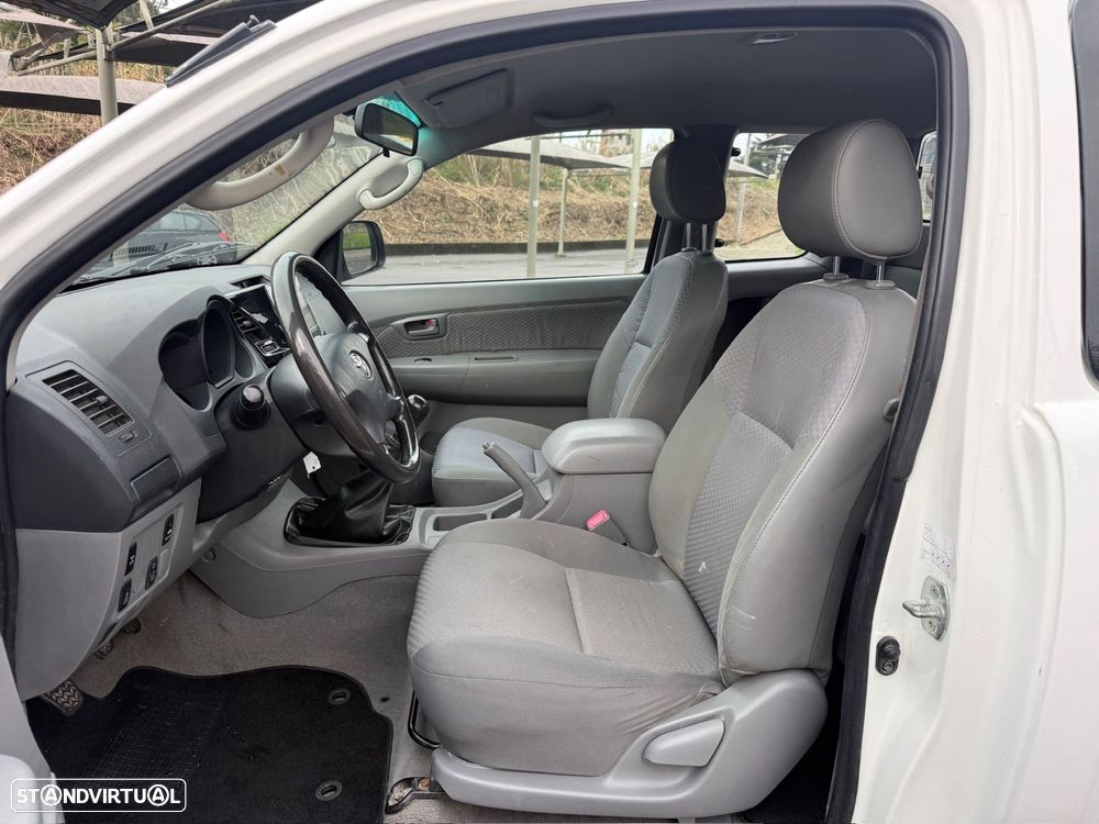 Toyota Hilux - 8