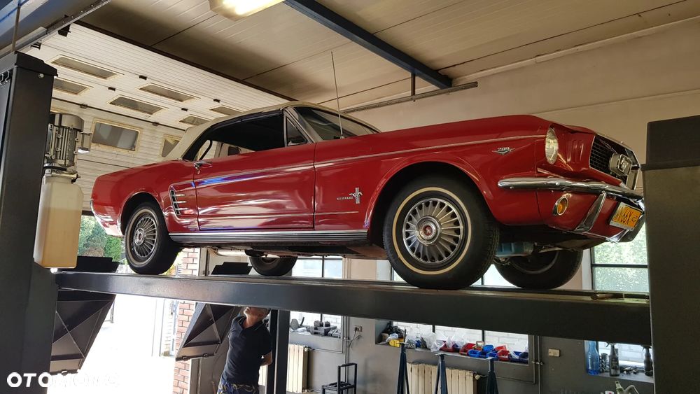 Ford Mustang - 28