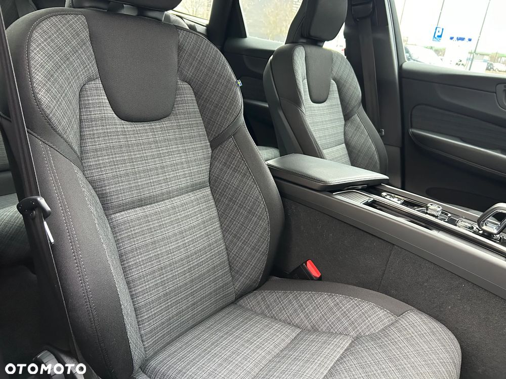 Volvo XC 60 B4 D AWD Momentum Pro - 23