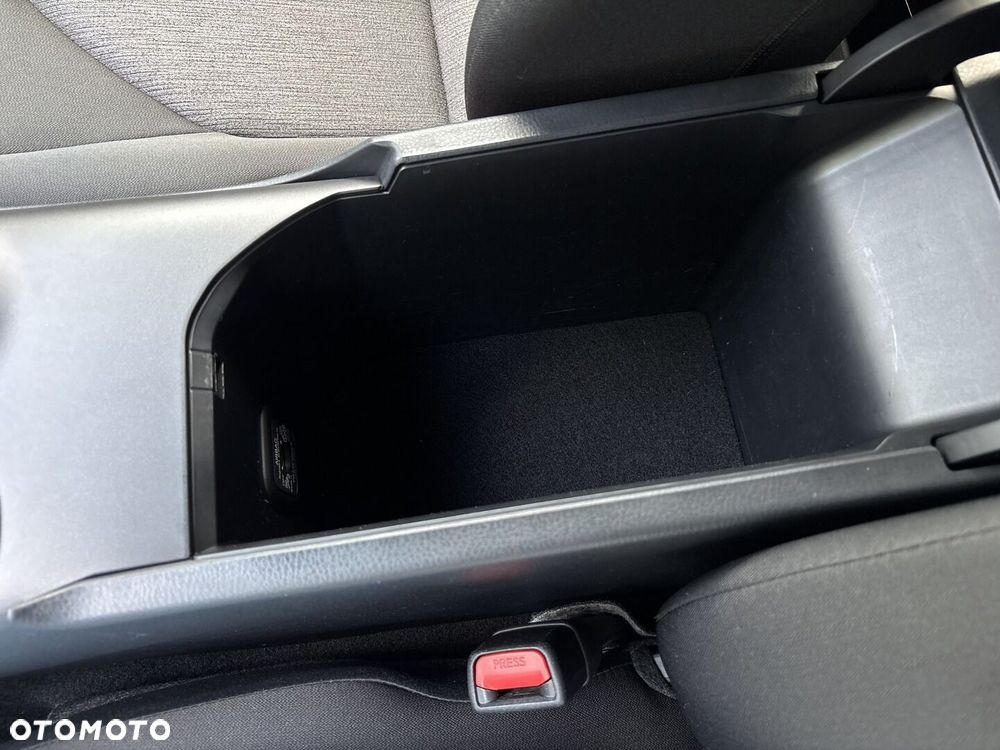 Toyota Camry 2.5 Hybrid Comfort CVT - 34