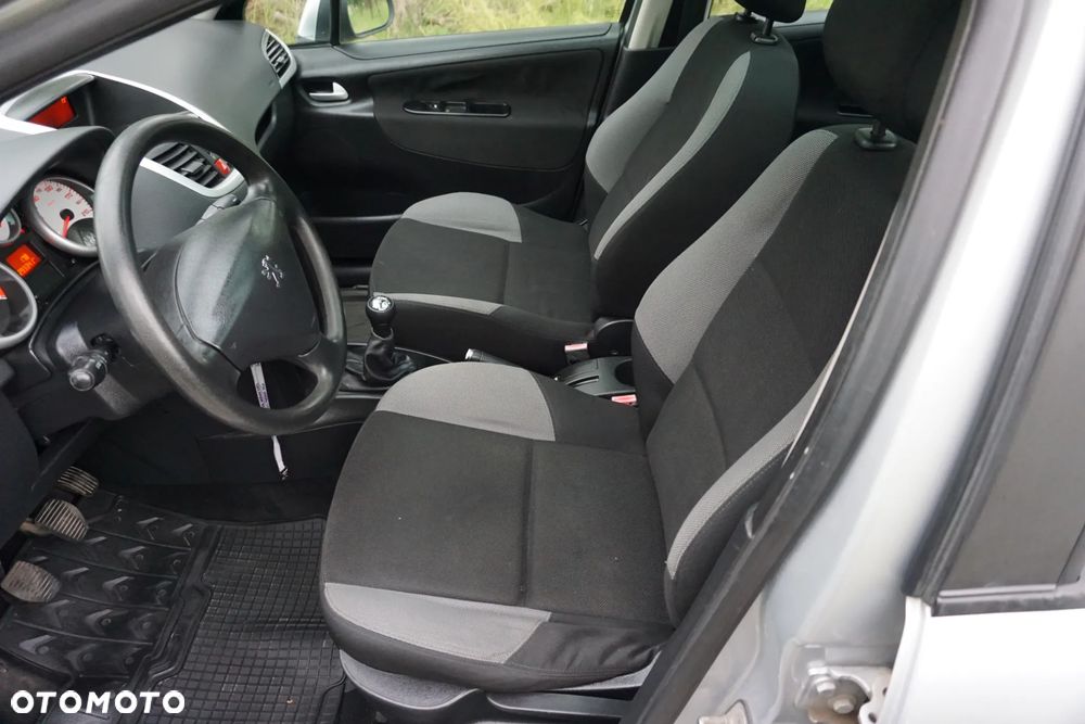 Peugeot 207 1.4 16V Trendy - 22