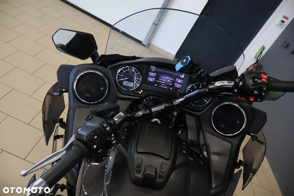 Yamaha Venture - 8