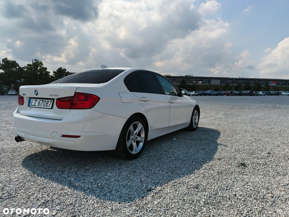 BMW Seria 3 328i xDrive - 36