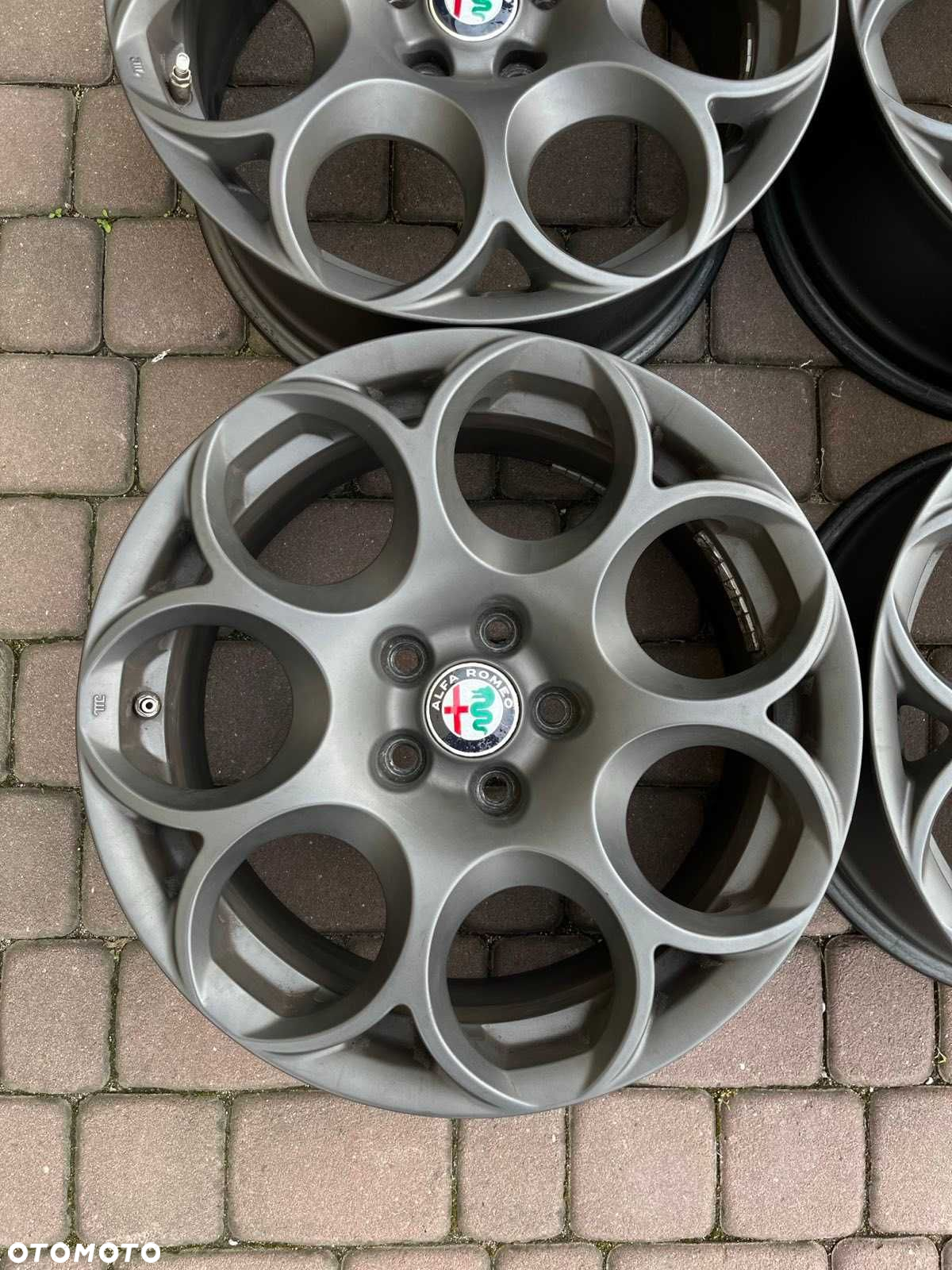 Oryginalne alufelgi Alfa 5x110 17 cali Czujniki JAK NOWE Giulia - 5