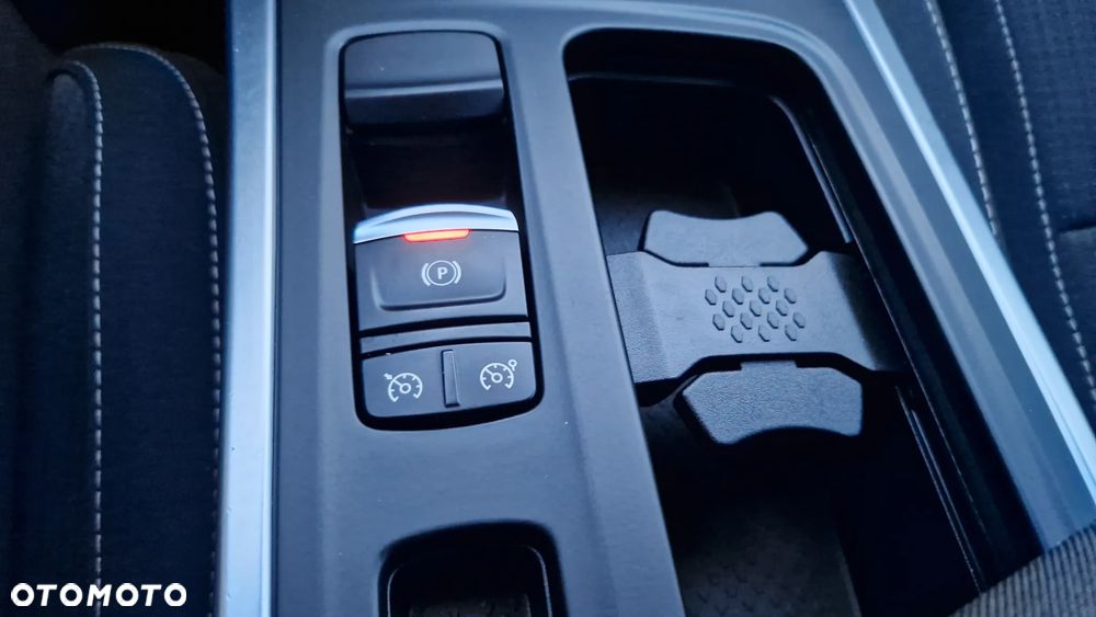 Renault Megane BLUE dCi 115 EDC BUSINESS EDITION - 21