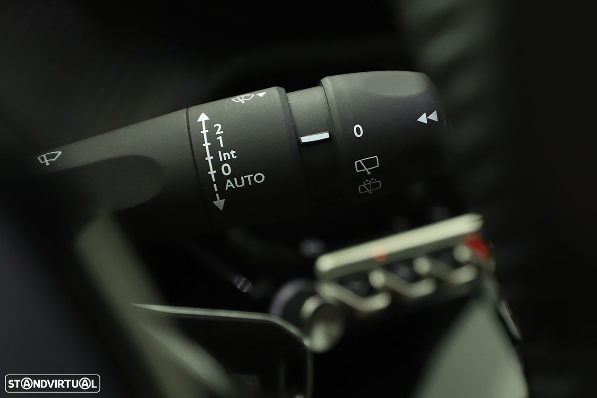 Peugeot 2008 1.2 PureTech Allure - 19