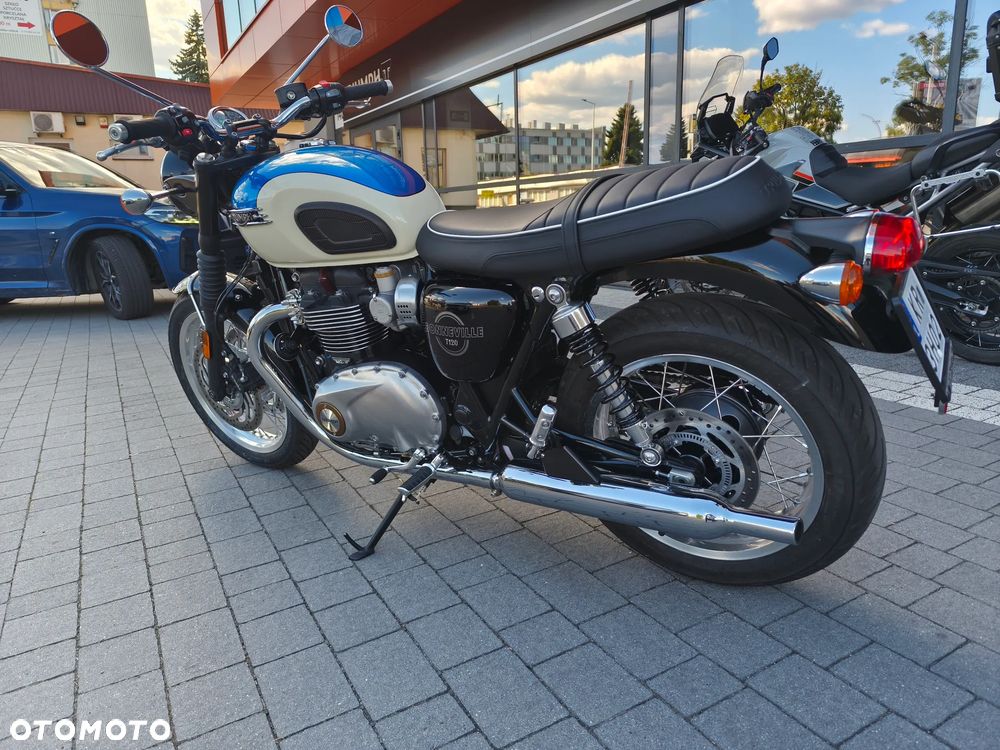 Triumph Bonneville - 2