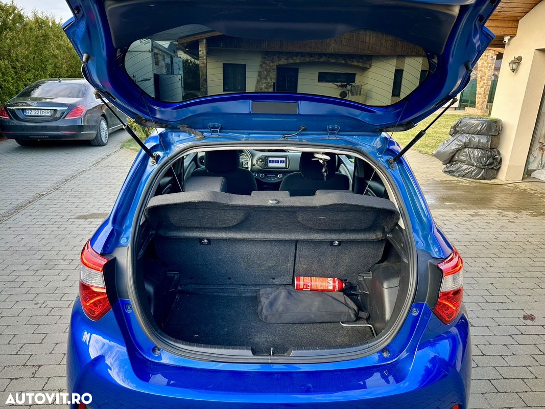 Toyota Yaris 1.5 VVT-i HSD Bi-Tone B&B (Albastru&Negru) - 22