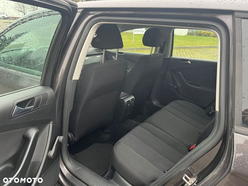 Volkswagen Passat - 15